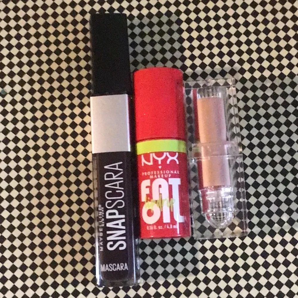 Makeup bundle - Picture 2 of 7